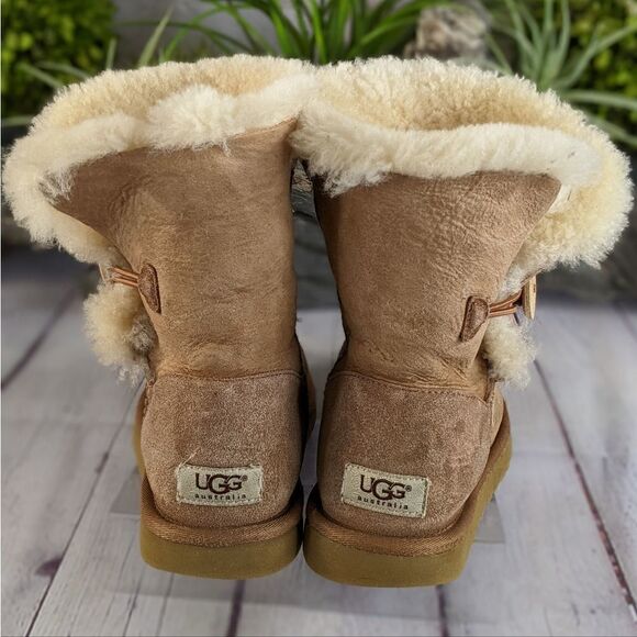 UGG Bailey Button II Boot - Picture 5 of 10